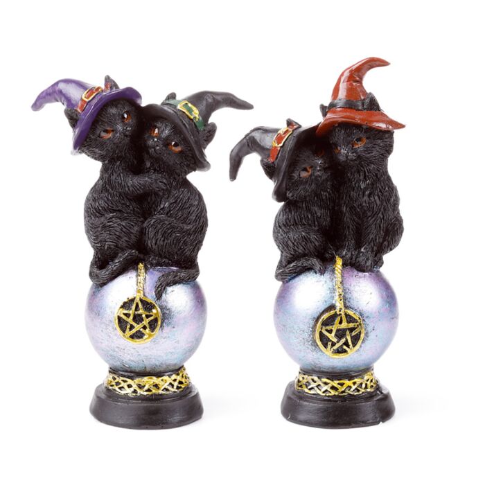 Boszorkány Fekete Macskák az Irizáló Pentagramos Gömbön